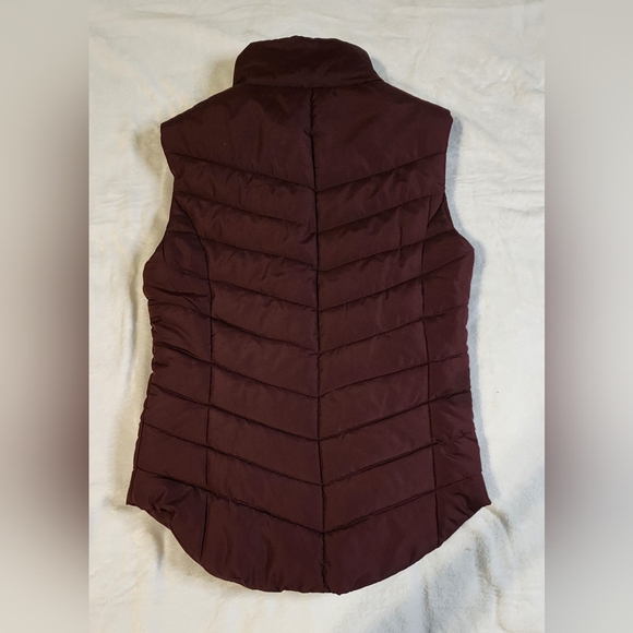 Aerpostale Women's Burgundy Puffer Vest, Size Small, EUC - Picture 2 of 5